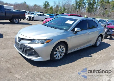 2018 Toyota Camry Le из США, поврежденный, VIN 4T1B11HK9JU639341